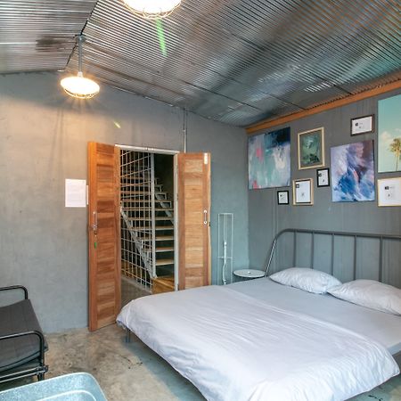 Zhelter'Bkk Hostel Bangkok Luaran gambar