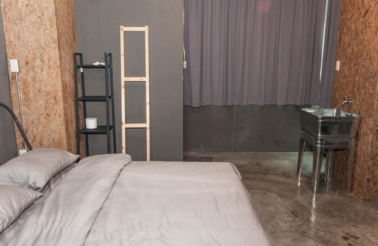 Zhelter'Bkk Hostel Bangkok Luaran gambar