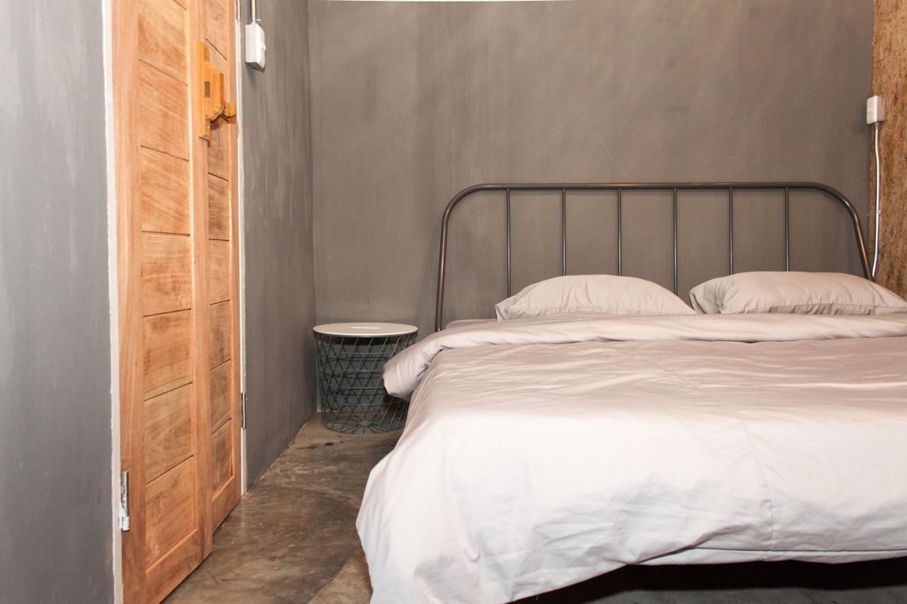 Zhelter'Bkk Hostel Bangkok Luaran gambar