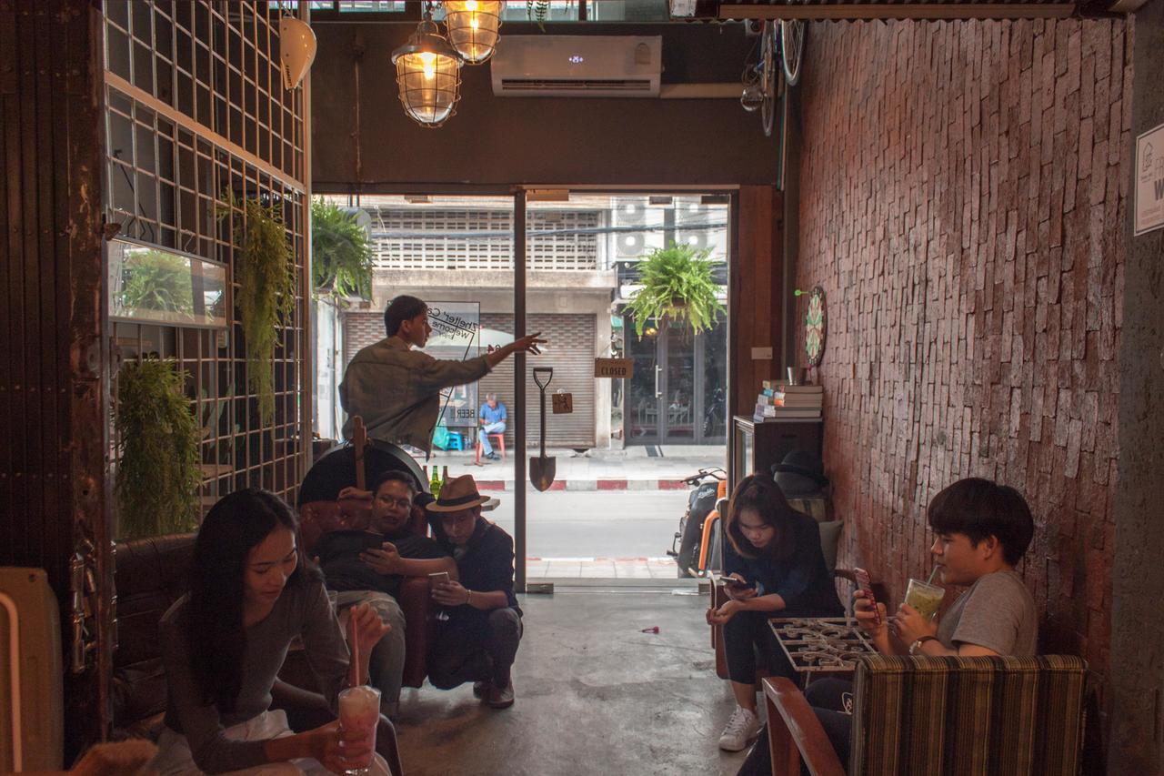 Zhelter'Bkk Hostel Bangkok Luaran gambar